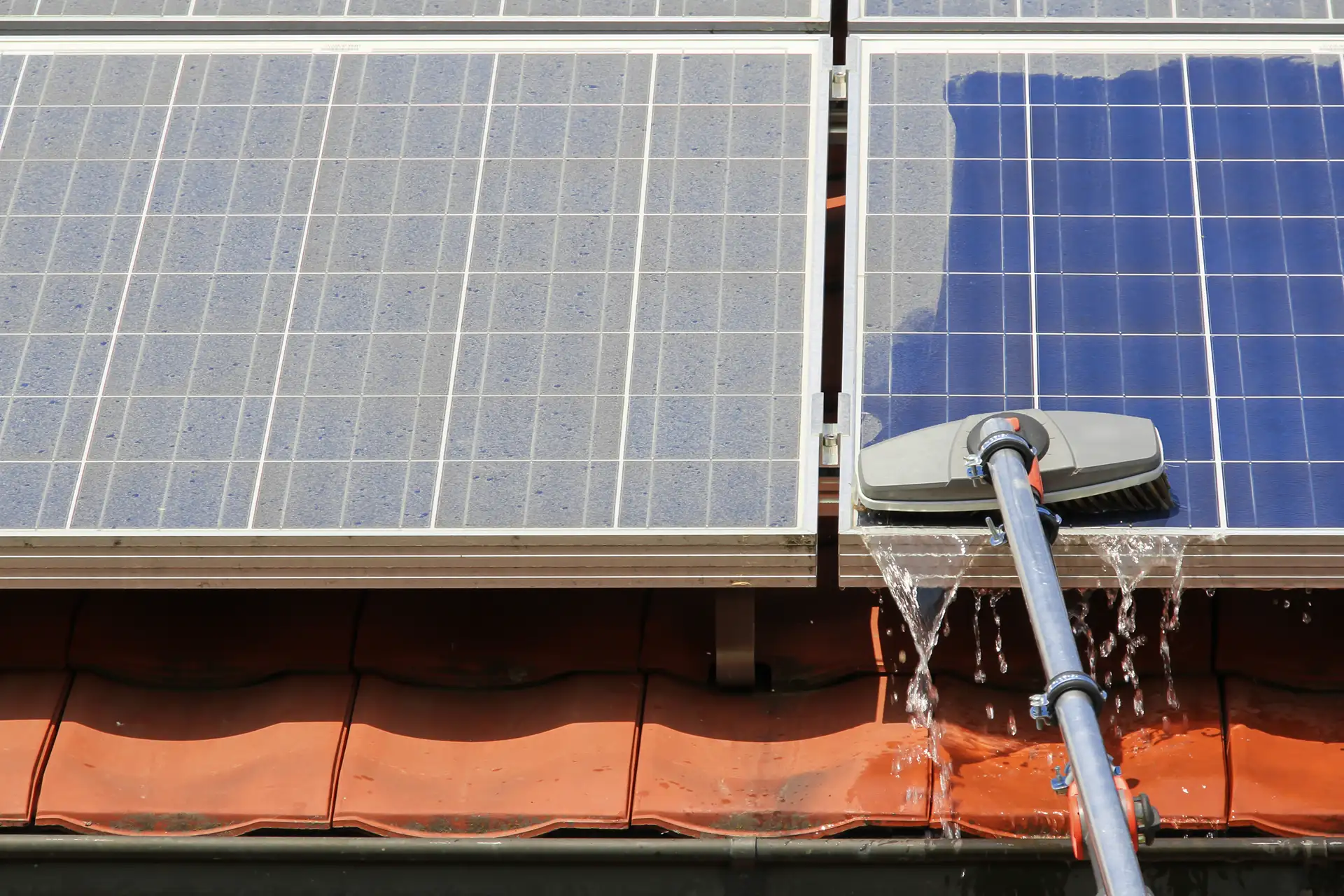 Pulizia dei pannelli fotovoltaici: manutenzione per impianti sempre efficienti